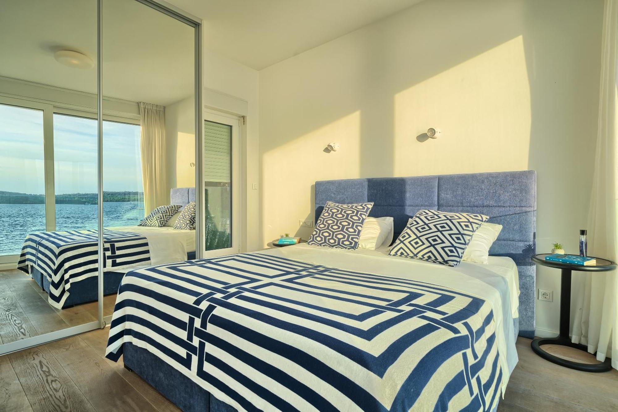 Livingstone Beach House Трогір Номер фото